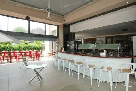 Sandton Skye Apartment Йоханнесбург Экстерьер фото