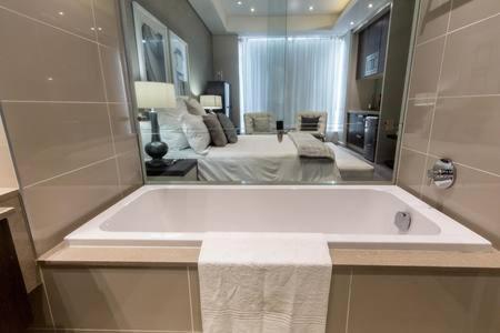 Sandton Skye Apartment Йоханнесбург Экстерьер фото
