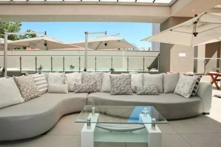 Sandton Skye Apartment Йоханнесбург Экстерьер фото